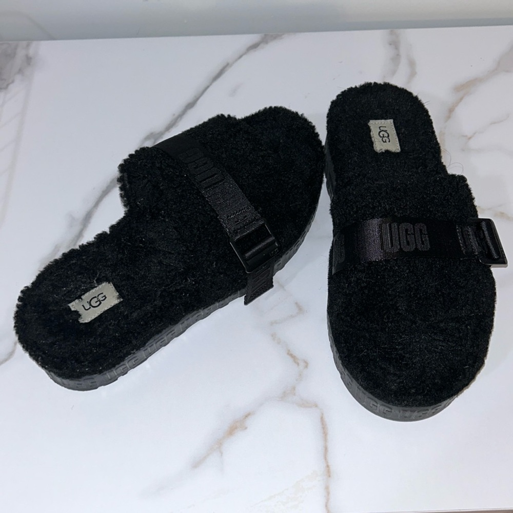 UGG Fur Platform slides🖤